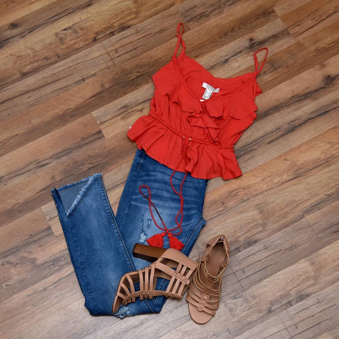 Coral short ruffled crop top size XS